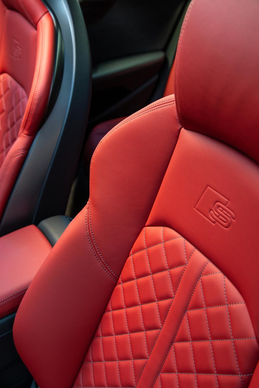Детали интерьера Audi S4 Sedan TFSI (B9) 2020 года  (NA) (фото 54 из 54)